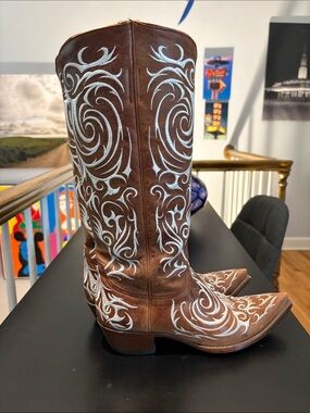 Old Gringo Tall 9.5 Embroidered Pointed Toe Western Boots